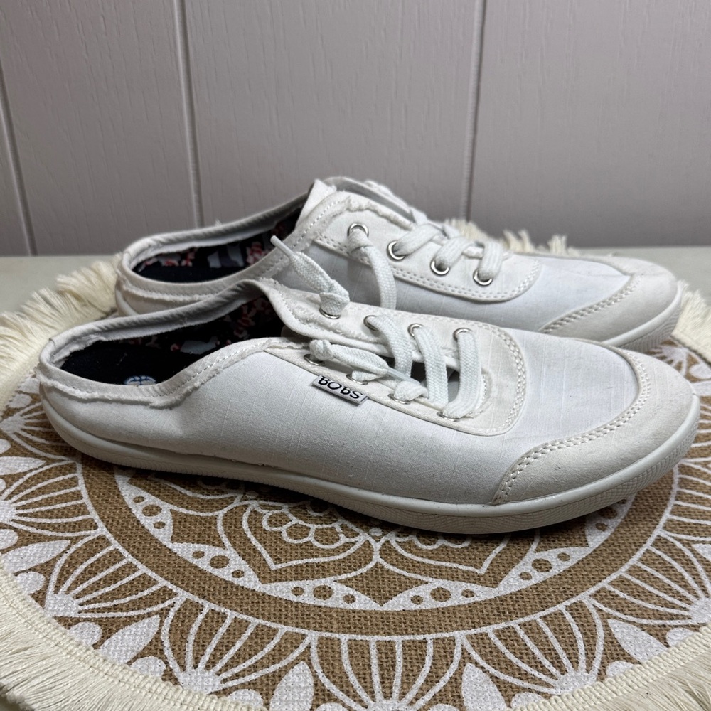 SKETCHERS BOBS Women's Slip on Sneakers WHITE Canvas Size 7.5